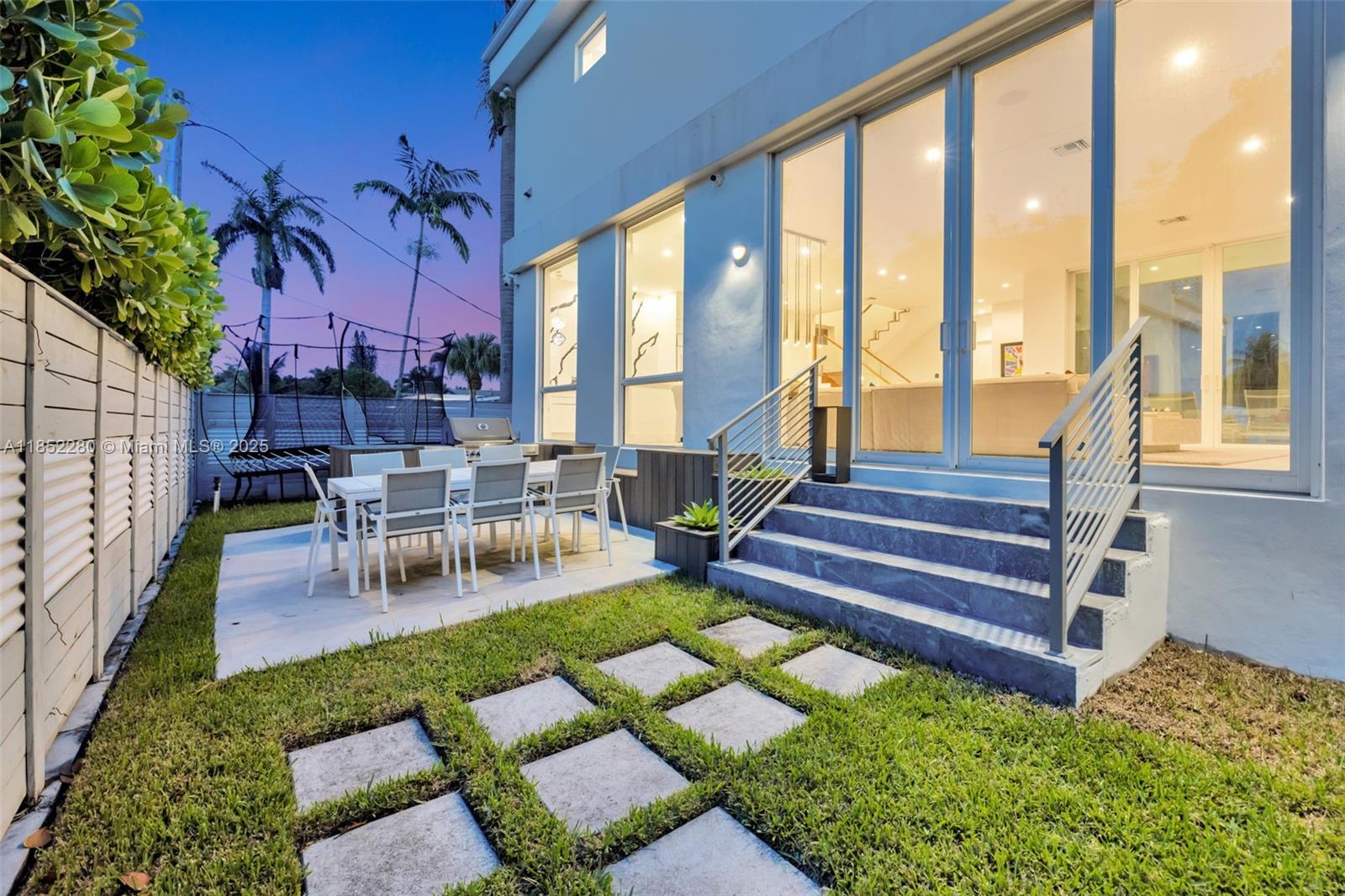 HOLLYWOOD LAKES SECTION - Residential