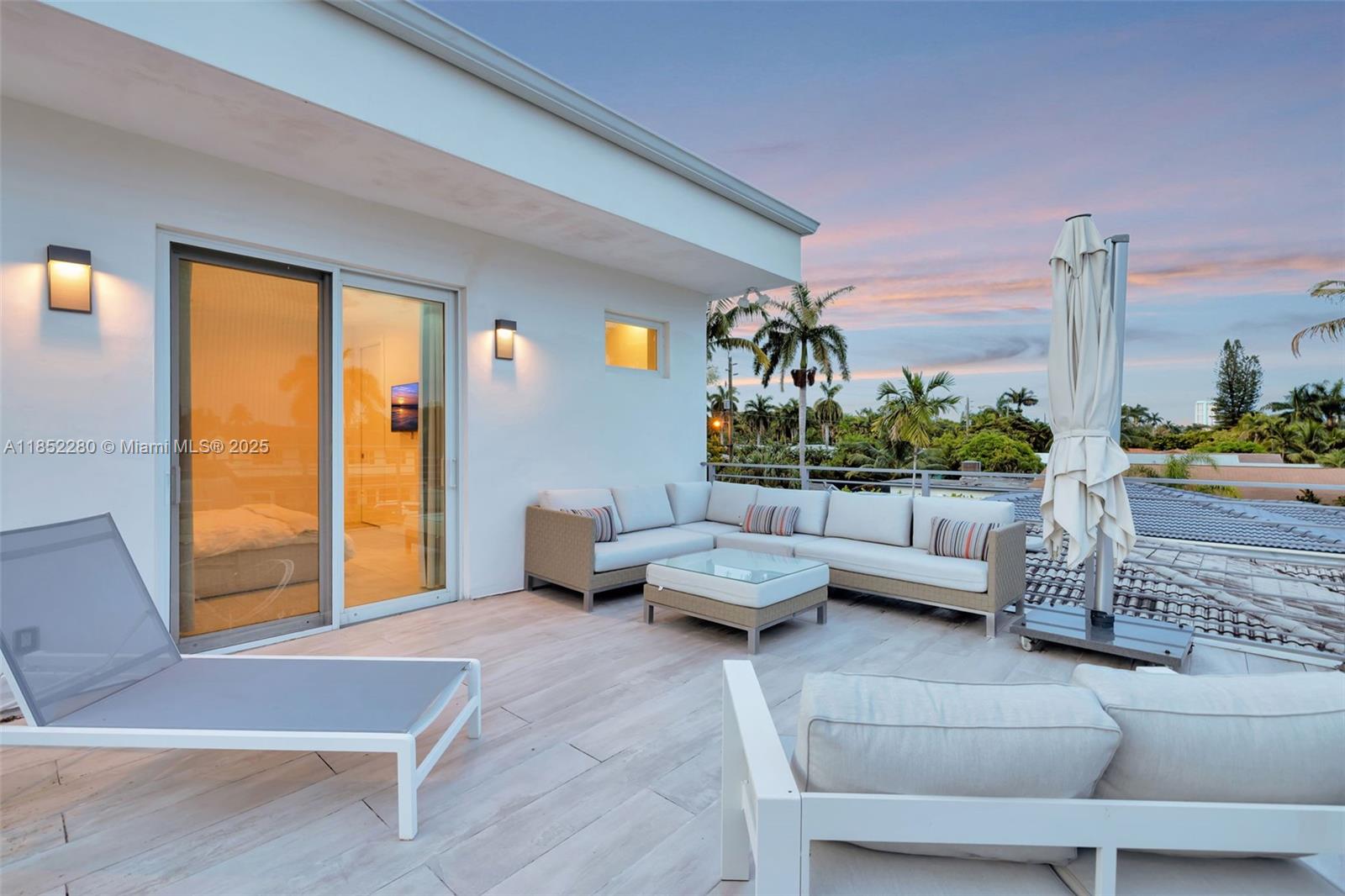 HOLLYWOOD LAKES SECTION - Residential