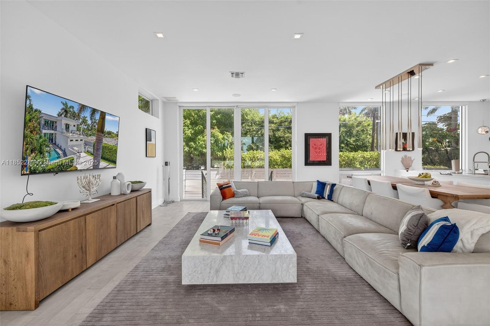 HOLLYWOOD LAKES SECTION - Residential