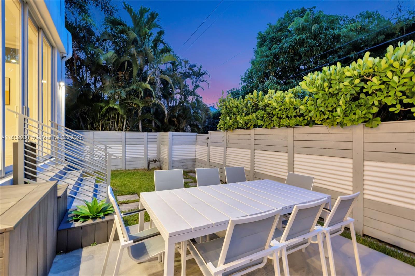 HOLLYWOOD LAKES SECTION - Residential