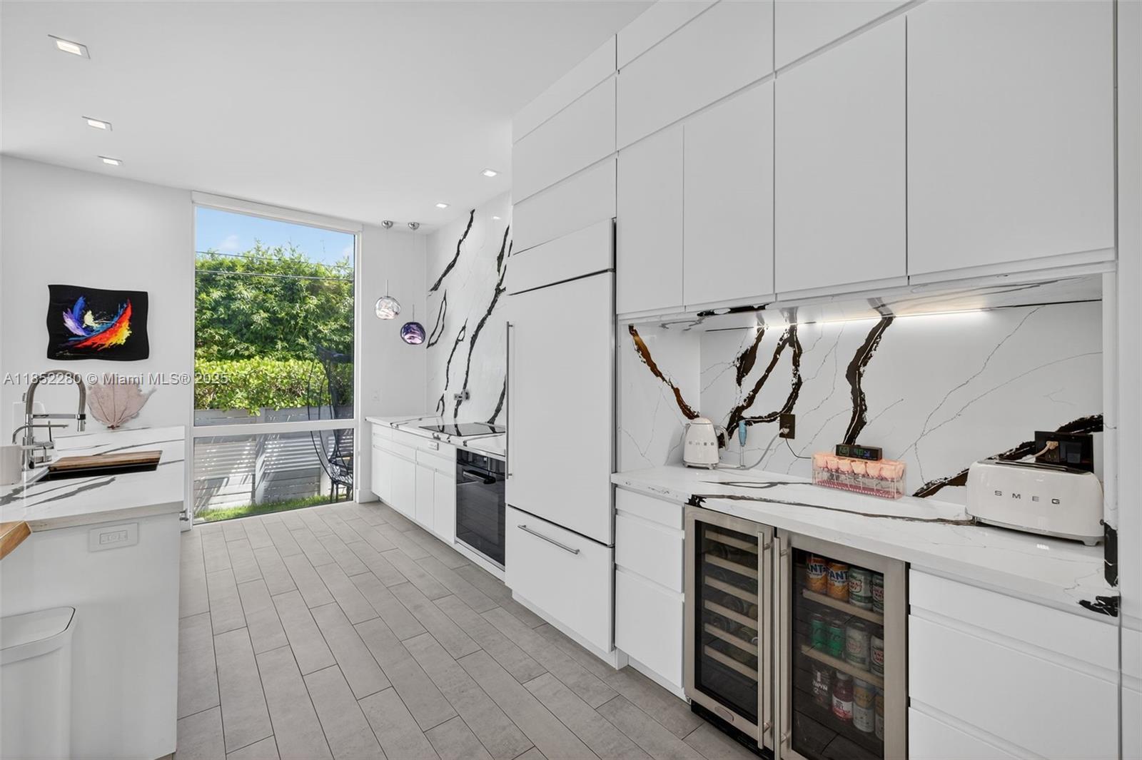 HOLLYWOOD LAKES SECTION - Residential