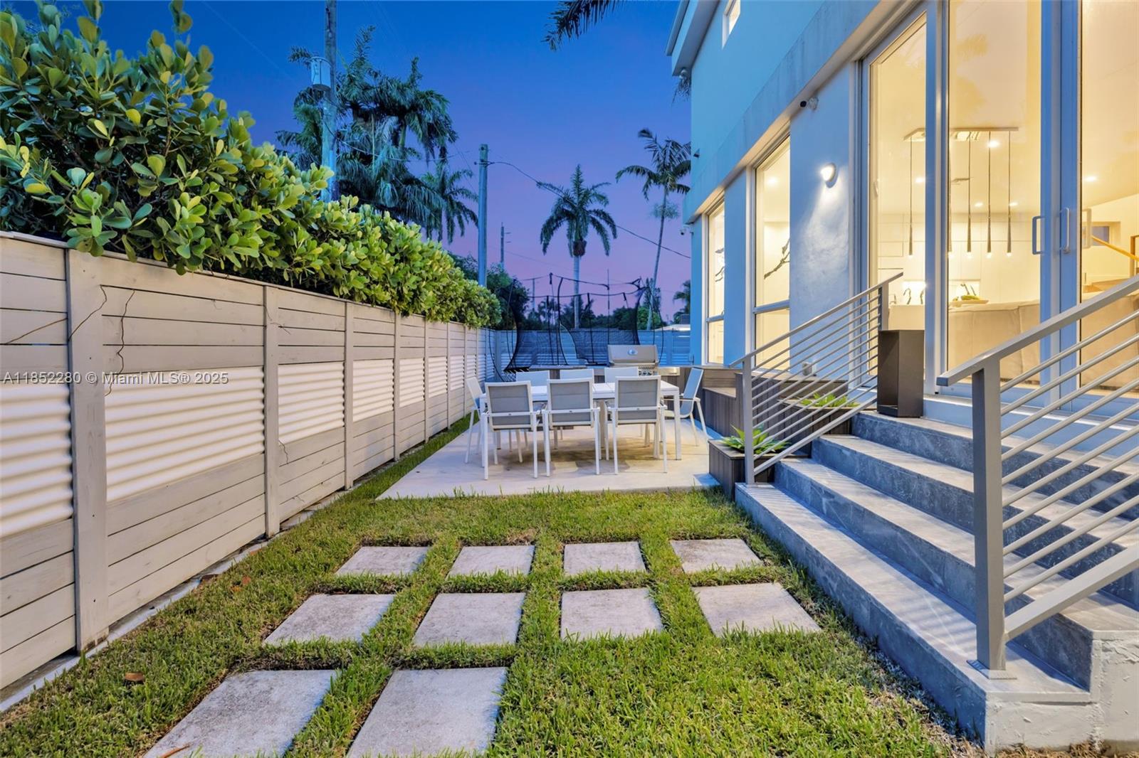 HOLLYWOOD LAKES SECTION - Residential