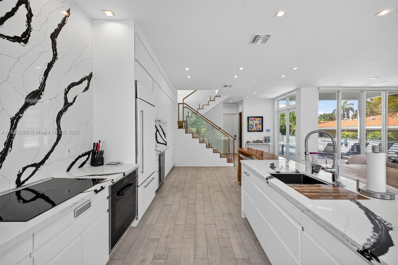 HOLLYWOOD LAKES SECTION - Residential