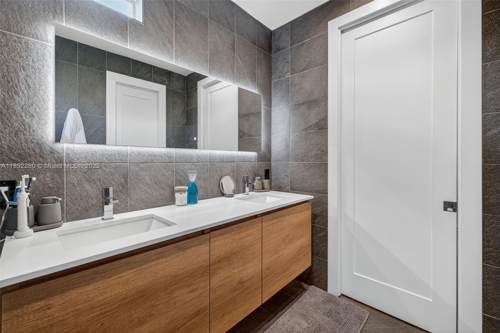 HOLLYWOOD LAKES SECTION - Residential