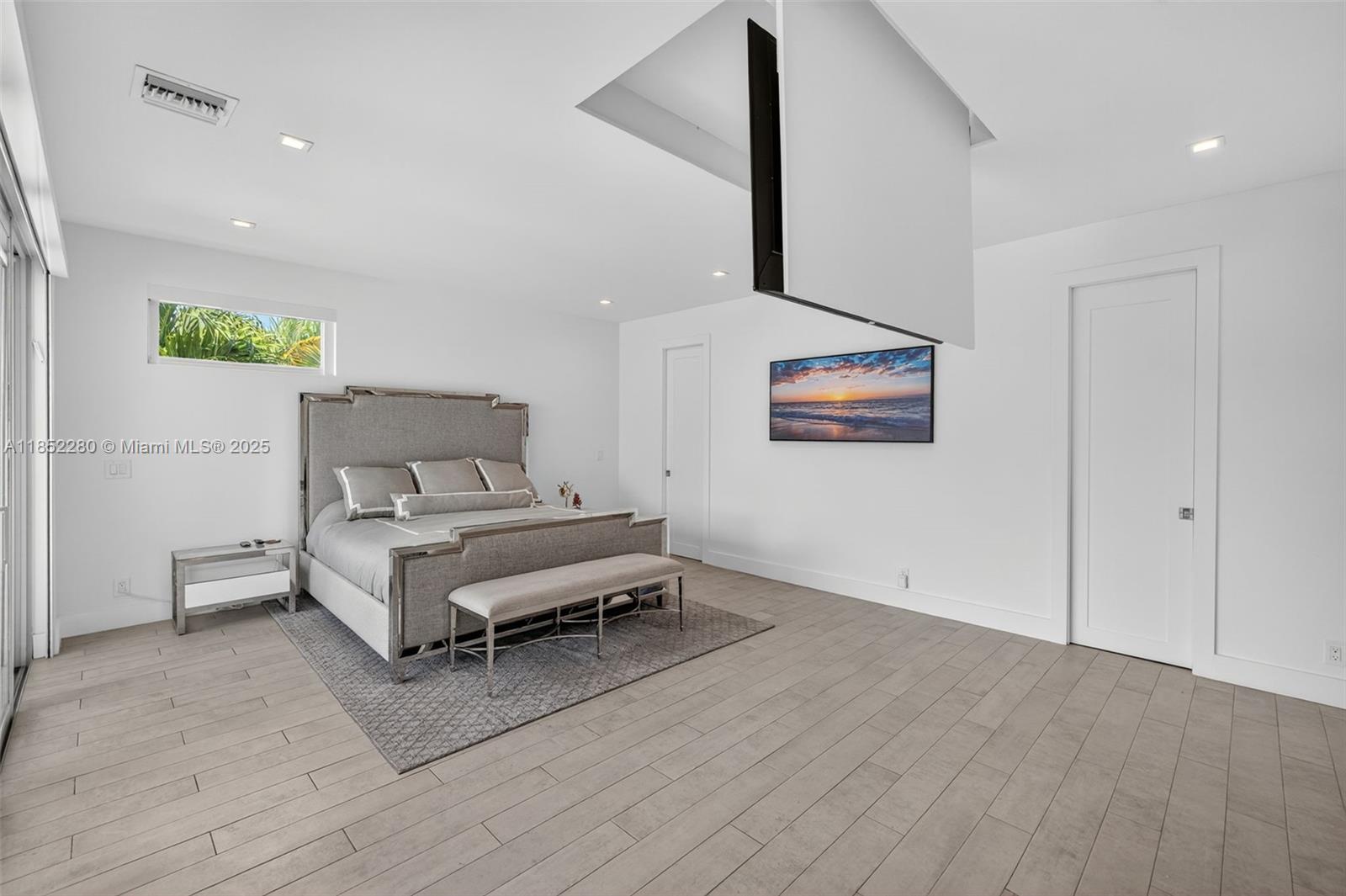 HOLLYWOOD LAKES SECTION - Residential