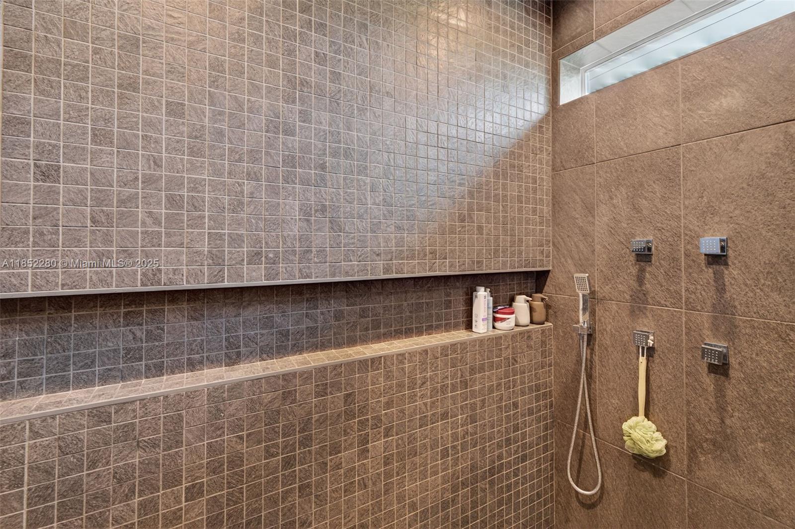 HOLLYWOOD LAKES SECTION - Residential