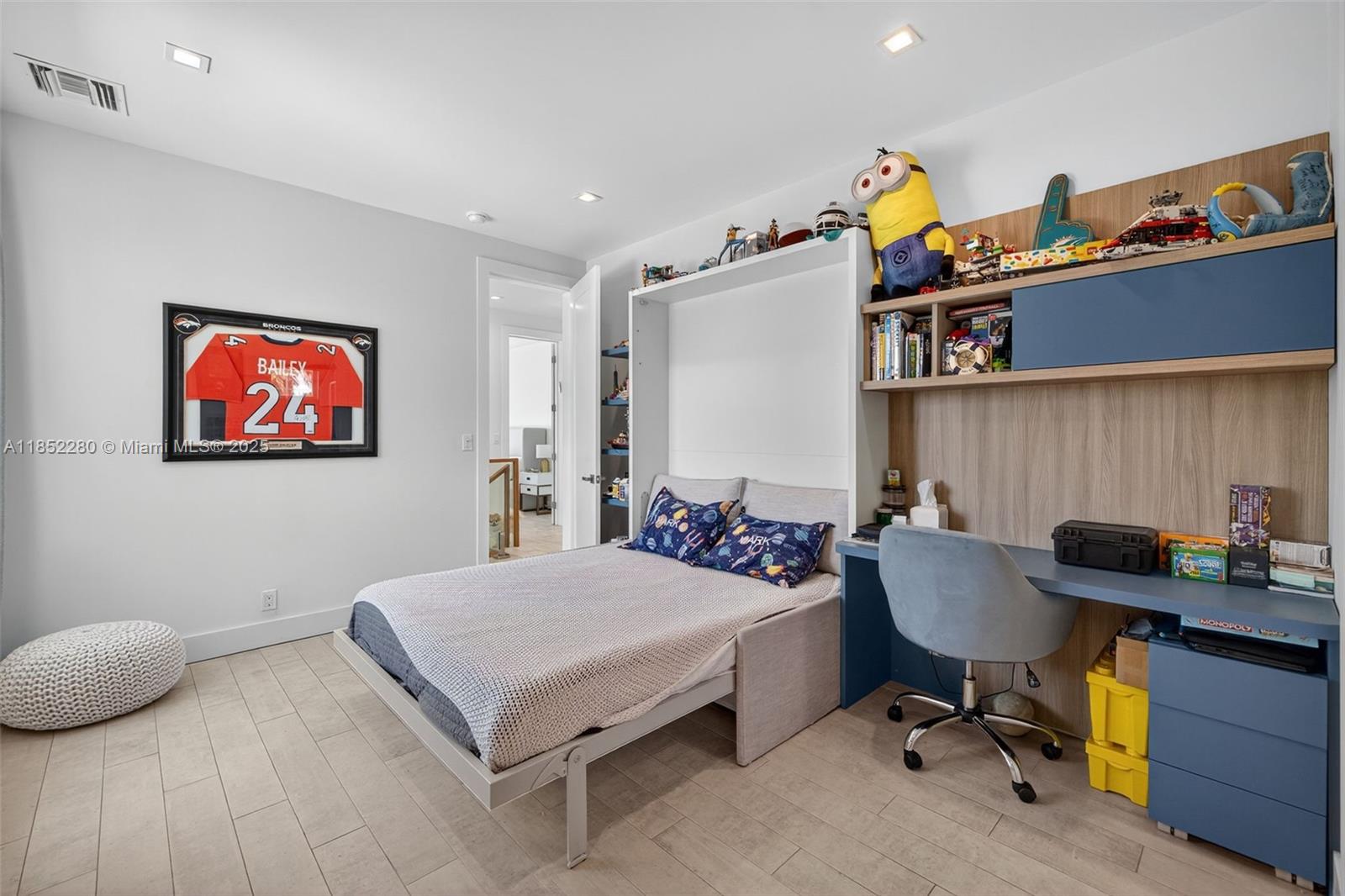 HOLLYWOOD LAKES SECTION - Residential