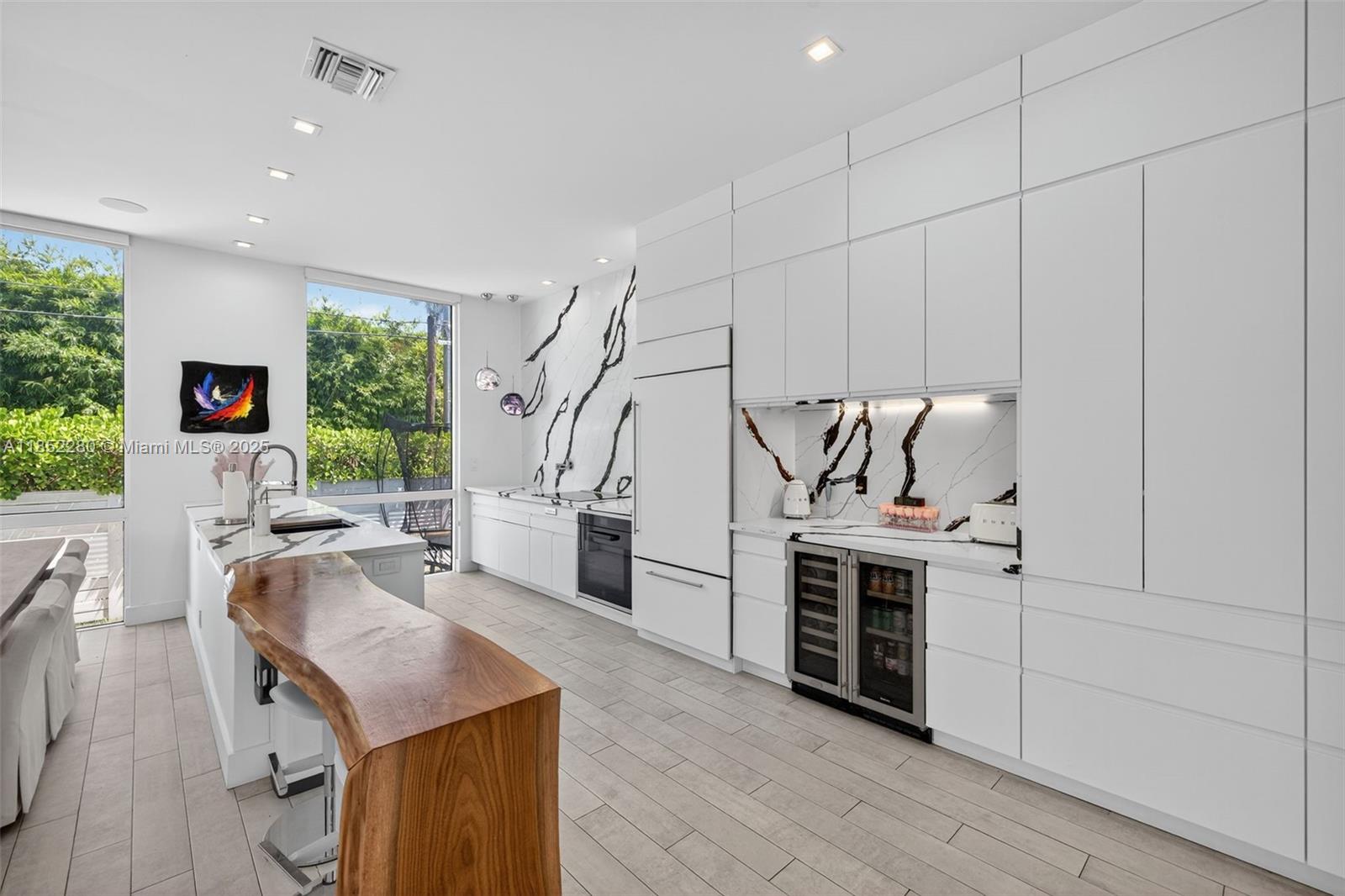 HOLLYWOOD LAKES SECTION - Residential