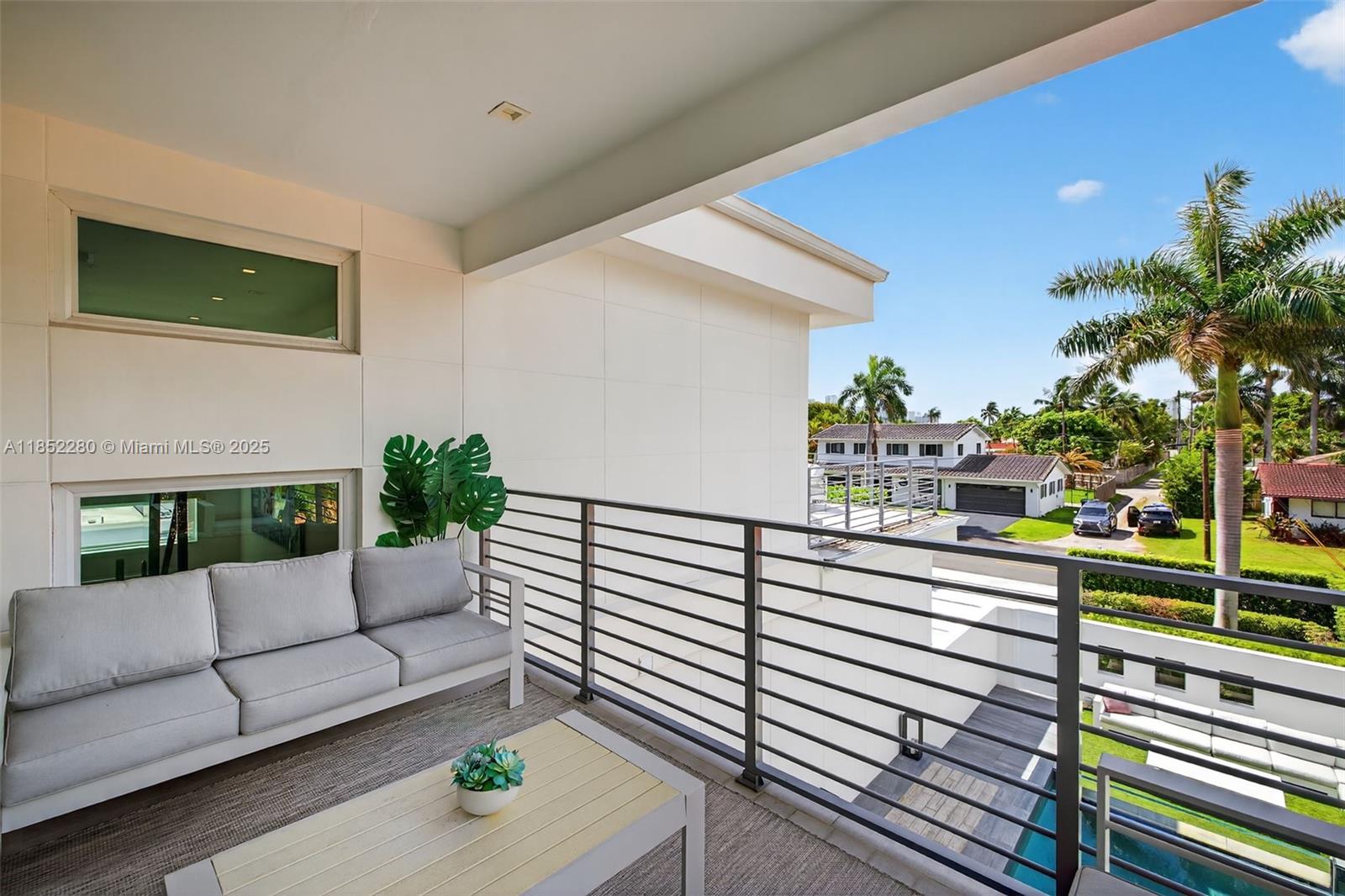 HOLLYWOOD LAKES SECTION - Residential