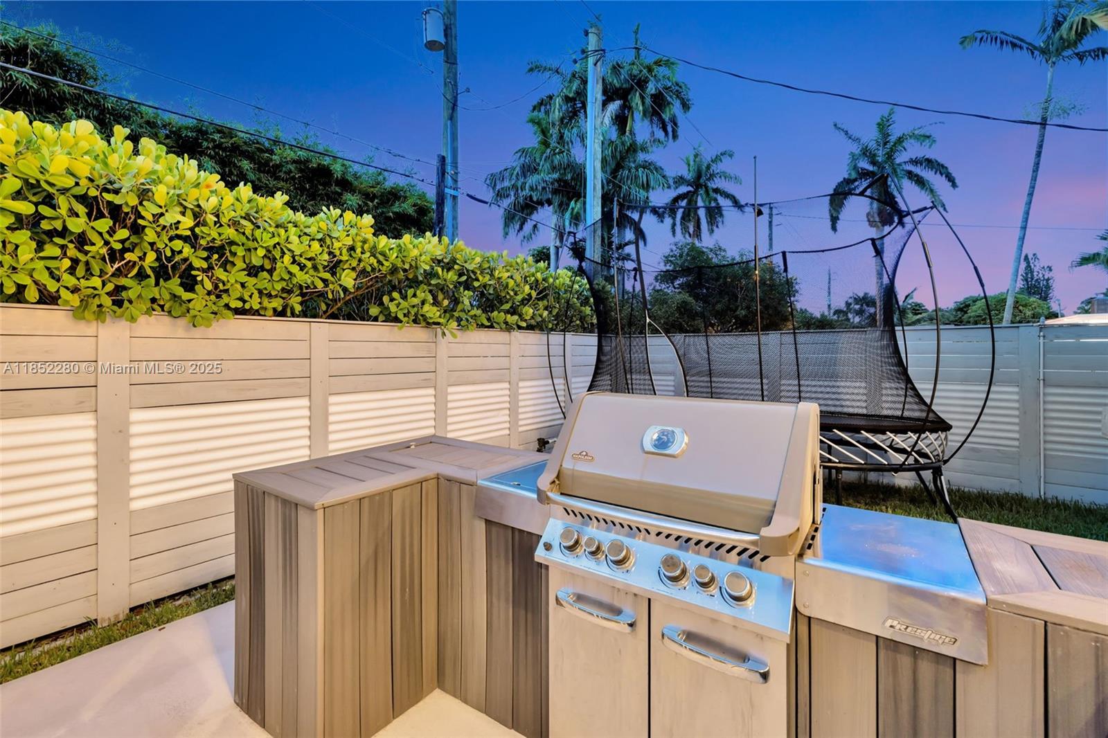 HOLLYWOOD LAKES SECTION - Residential