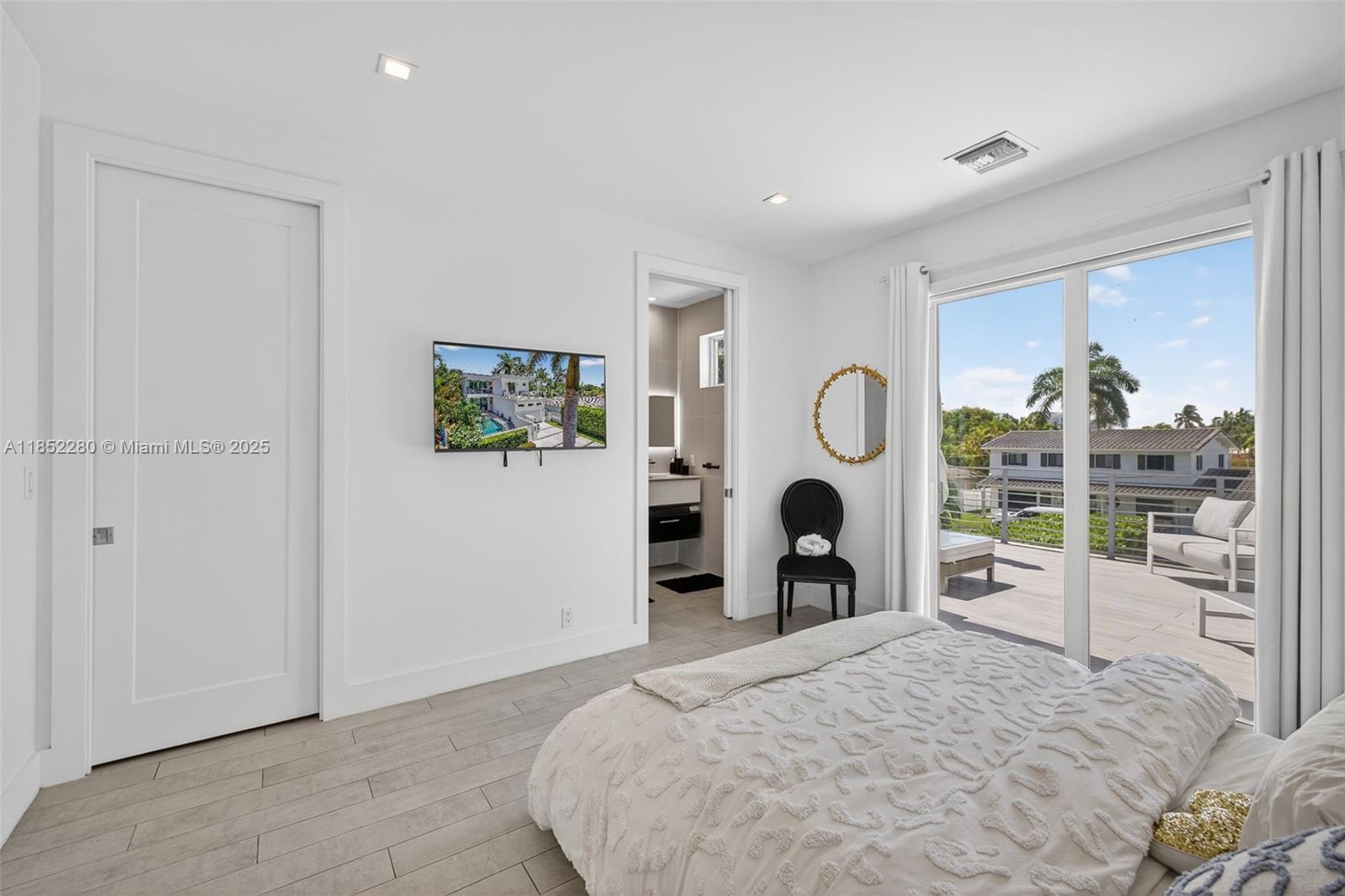 HOLLYWOOD LAKES SECTION - Residential