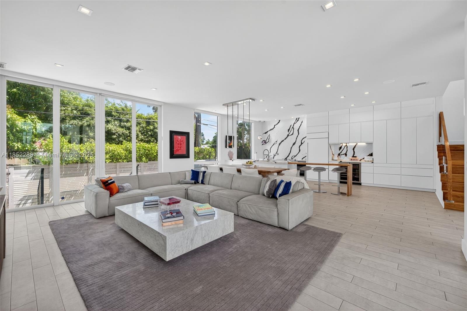 HOLLYWOOD LAKES SECTION - Residential