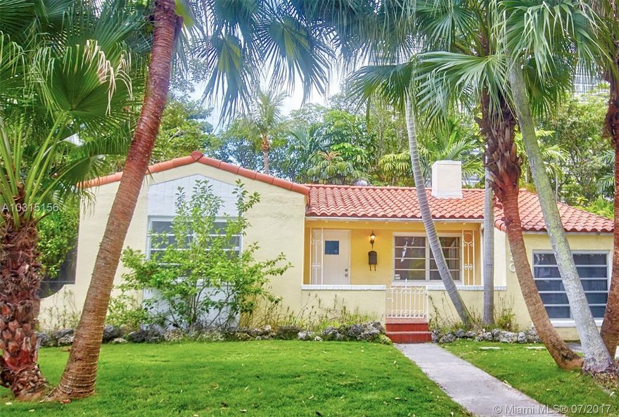 Upper East Side Charmer ,   3/2 With Warm Wood floors throughout, Open Floor Plan With Fireplace, Large  Open Kitchen With Lots Of Counter Space and Stainless Steel Appliances, Cedar Closets , Large Private Yard for Privacy, Best Area for Walking To Restaurants And Bay Front Park.  Call For Easy Showing....EASY and Fast Move in.