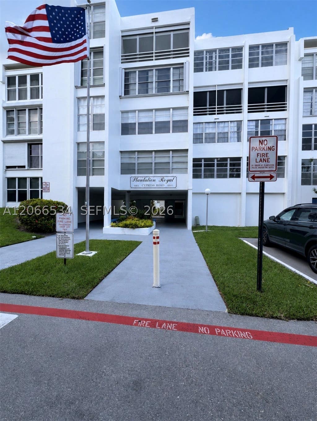 Photo of 6901 Cypress Rd #B17, Plantation, FL 33317 (MLS # A12066534)