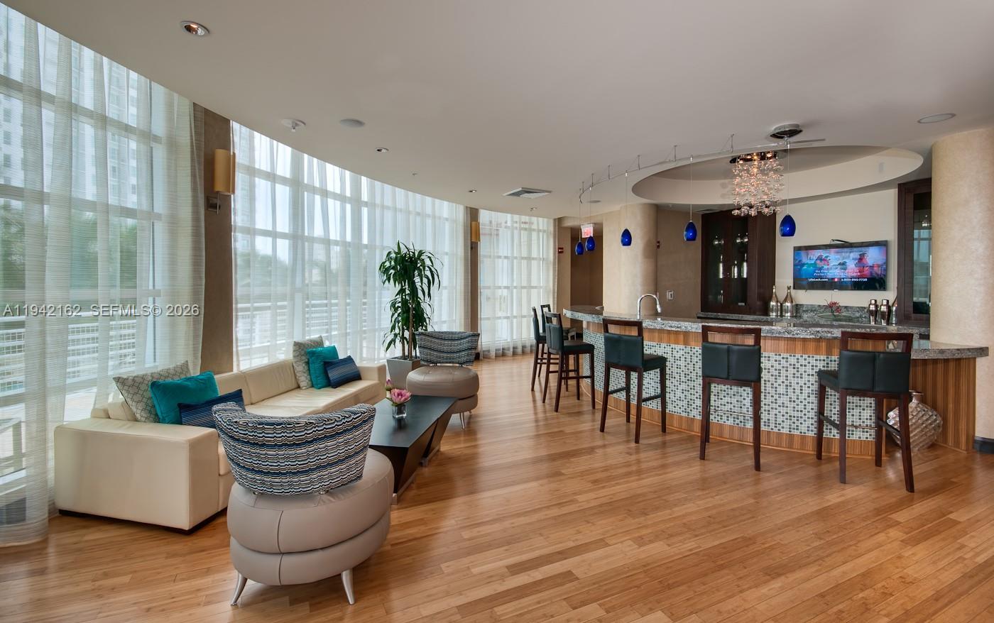 VIZCAYNE SOUTH CONDO - Residential