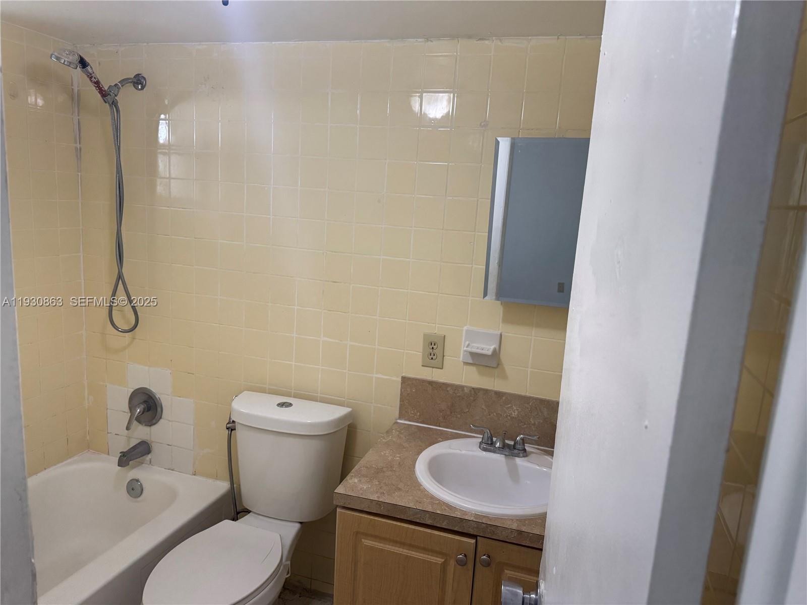 THE KENSINGTON CONDO - Residential Lease