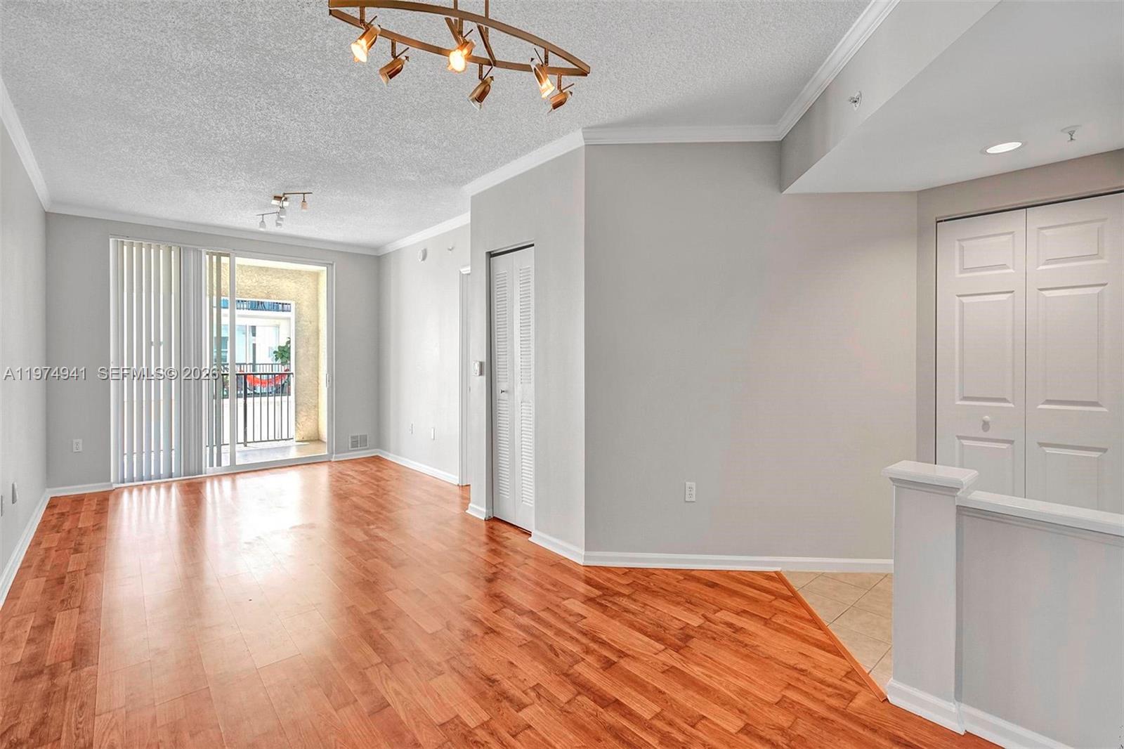 PORTO BELLAGIO CONDO - Residential