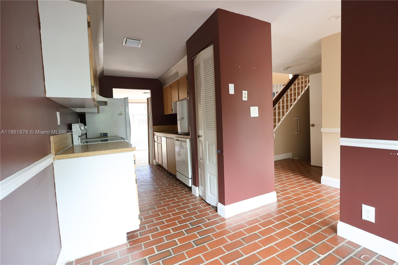 View photos, virtual tours, details... 865 NW 80th Ter 6