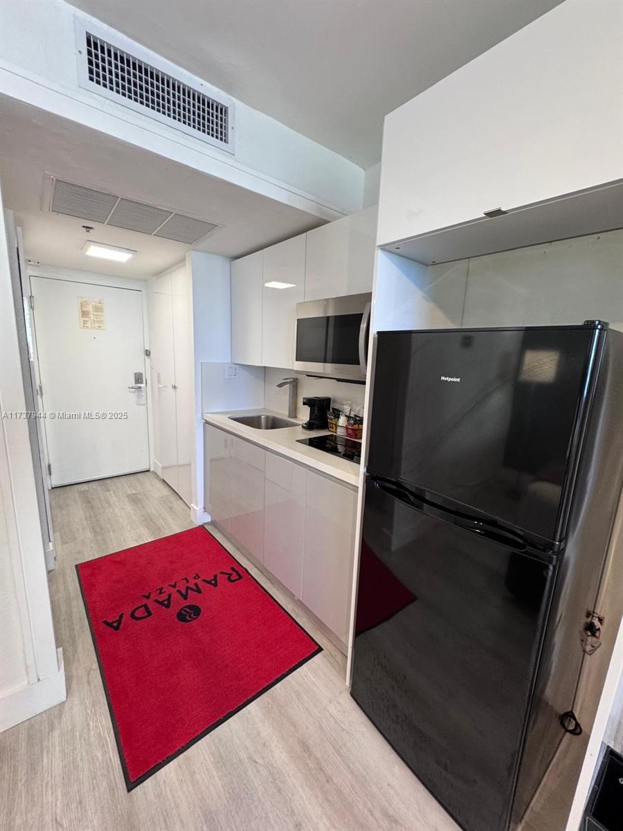 19201 Collins Ave 718