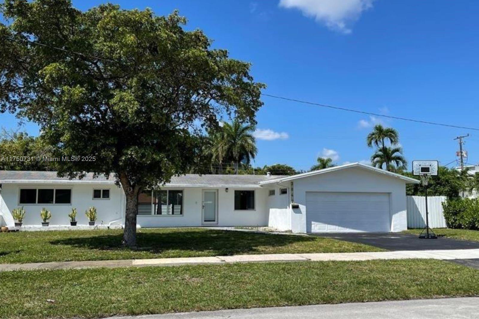 Rental Property at 3842 N Circle Dr, Hollywood, Broward County, Florida - Bedrooms: 3 
Bathrooms: 2  - $4,500 MO.