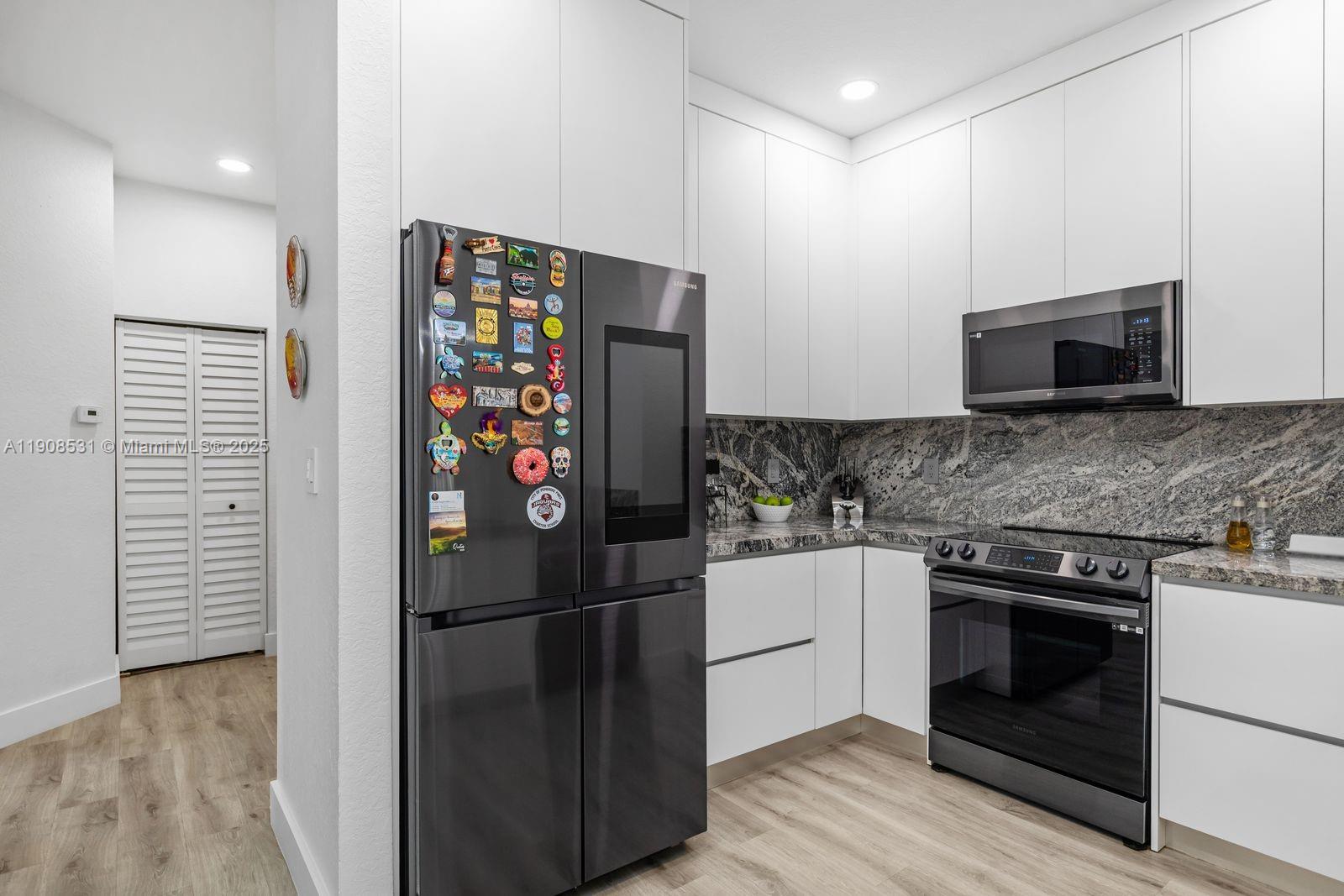 BANYAN BAY CONDO - Residential