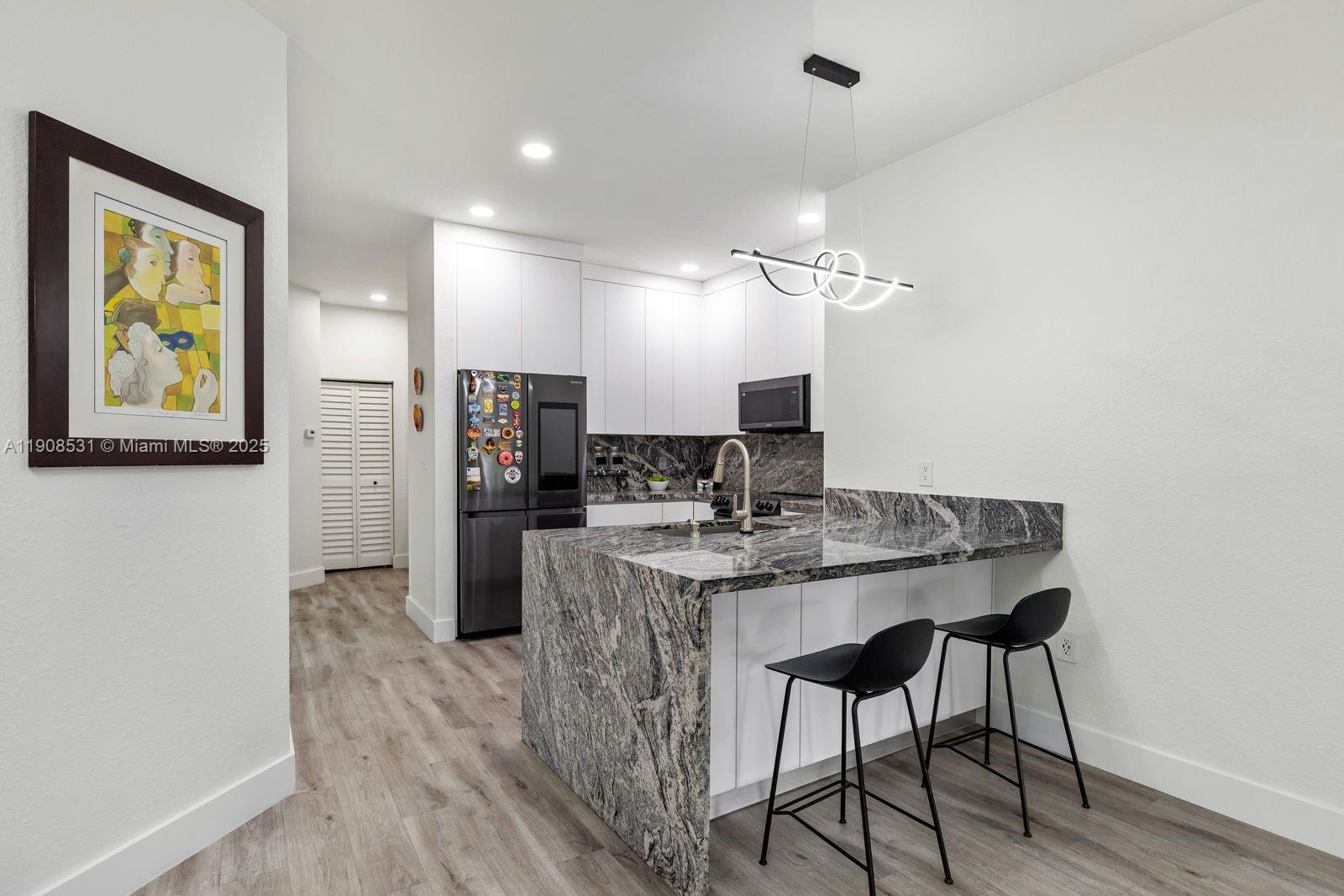 BANYAN BAY CONDO - Residential