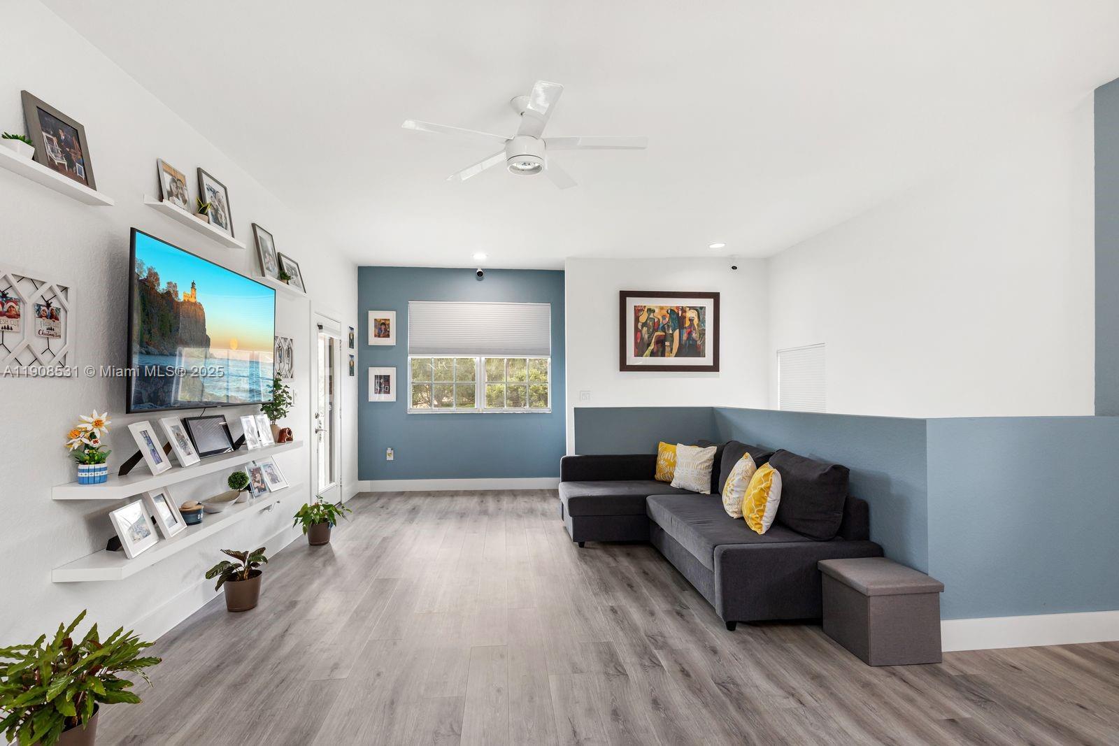 BANYAN BAY CONDO - Residential