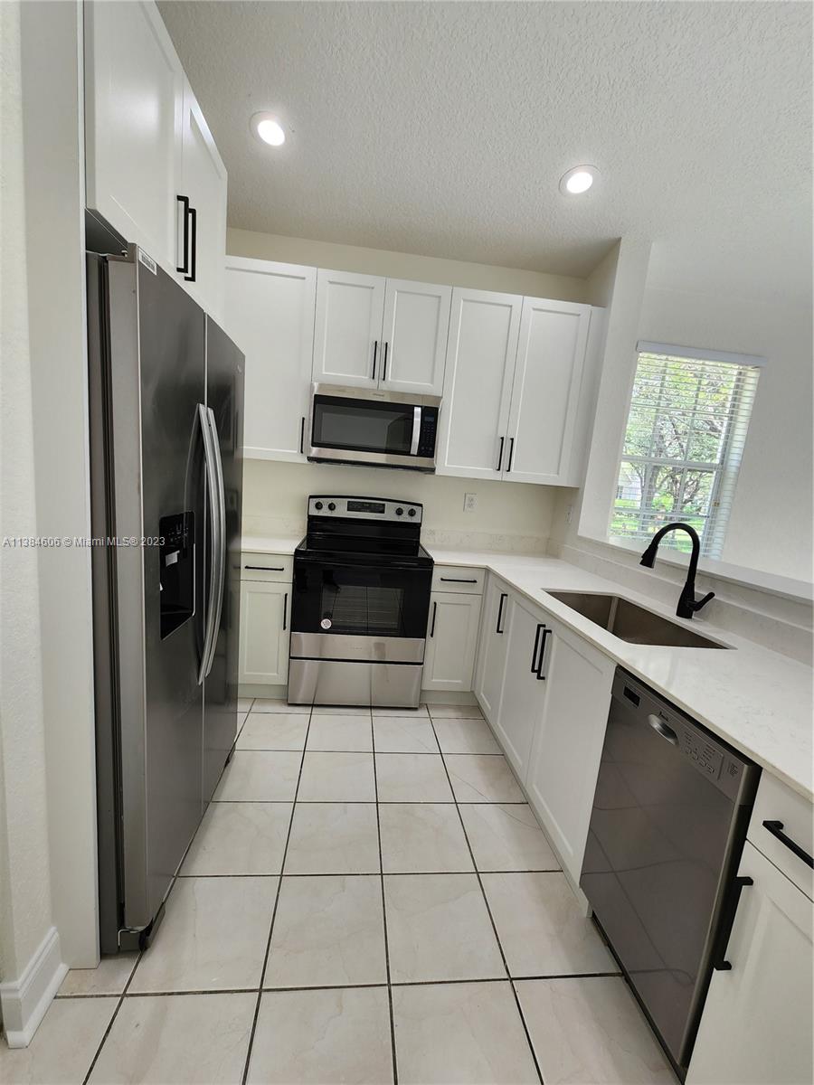 PARCEL D AT SUNSET LAKES - Residential Lease