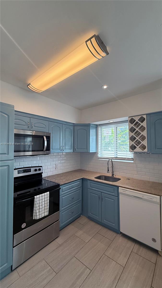 ALTOS DEL MAR NO 3 - Residential Lease