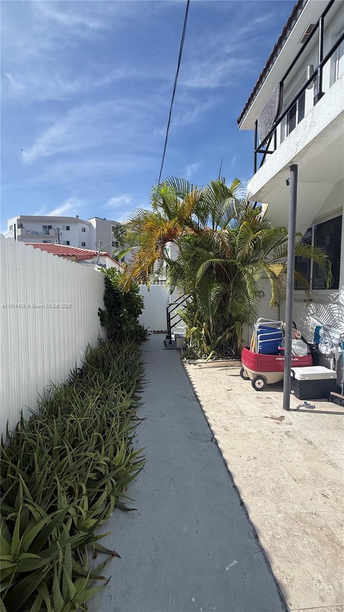 ALTOS DEL MAR NO 3 - Residential Lease