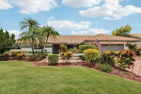 Photo of 9768 Majestic Way, Boynton Beach, FL 33437 (MLS # A12062874)