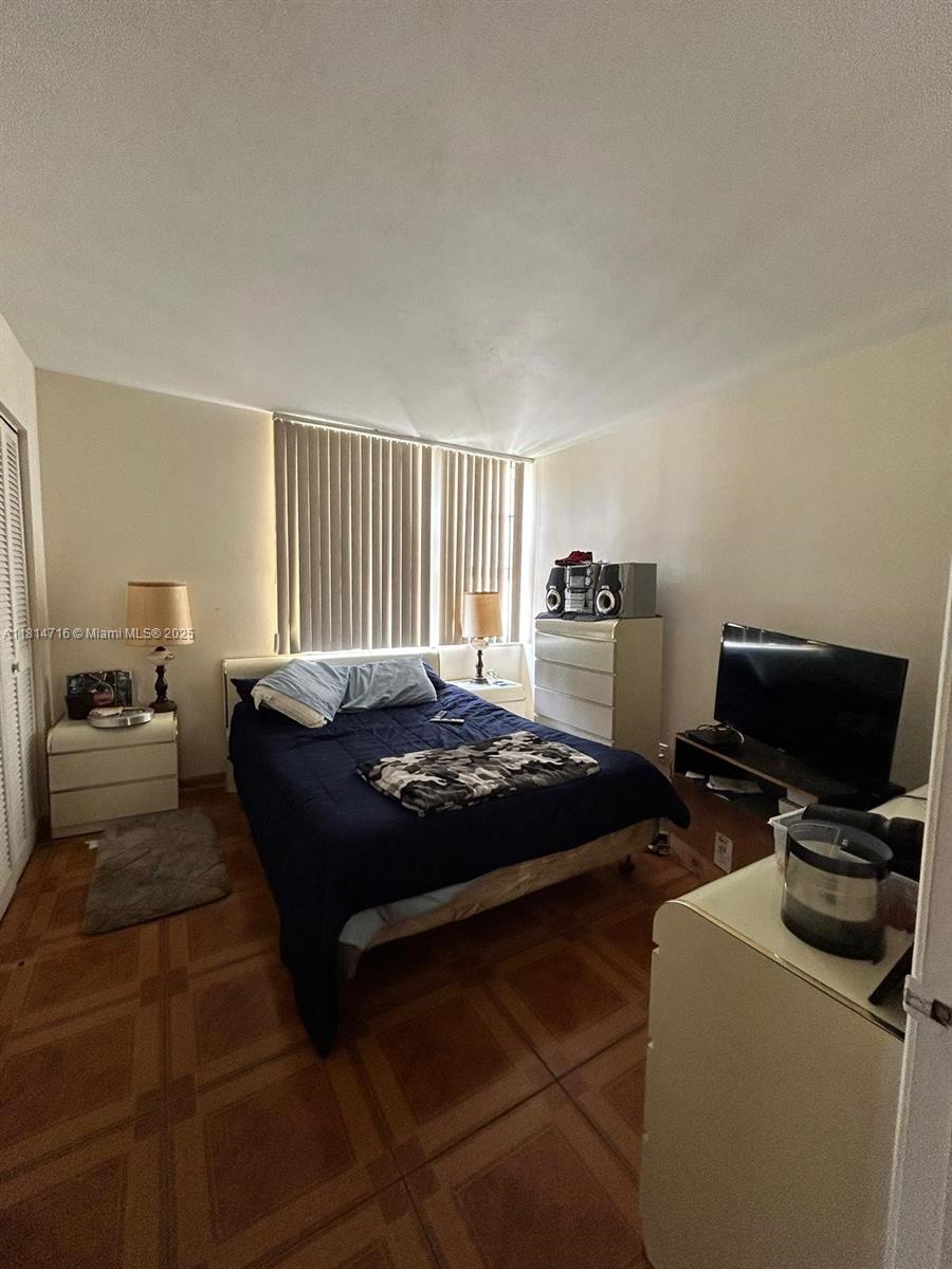 LAKE PARK CONDO NO 1 - BL - Residential