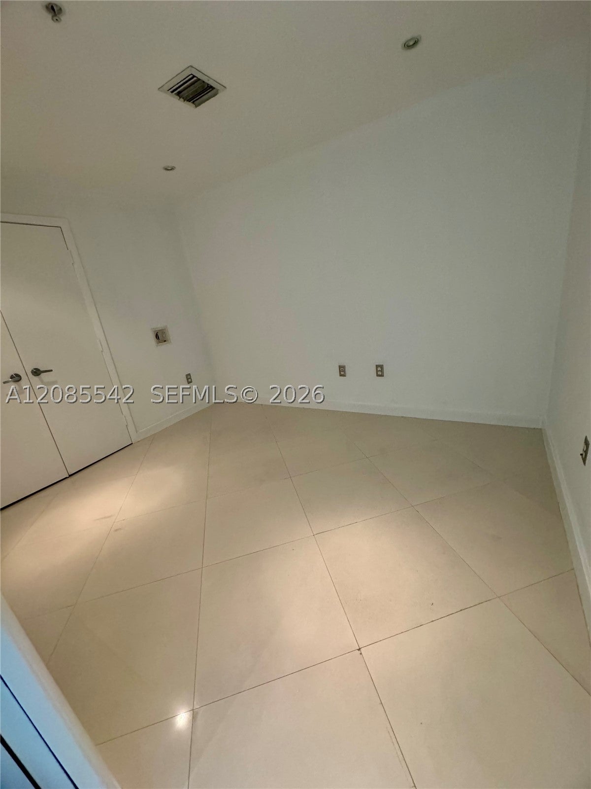 1900 N Bayshore Dr 2306