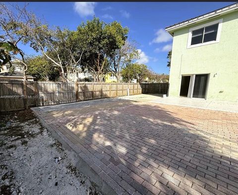 Tiny photo for 390 NE 35th Ave, Homestead, FL 33033 (MLS # A12006220)