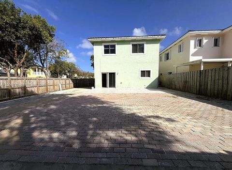 Tiny photo for 390 NE 35th Ave, Homestead, FL 33033 (MLS # A12006220)