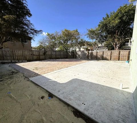 Tiny photo for 390 NE 35th Ave, Homestead, FL 33033 (MLS # A12006220)