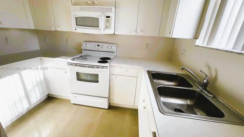 Tiny photo for 390 NE 35th Ave, Homestead, FL 33033 (MLS # A12006220)