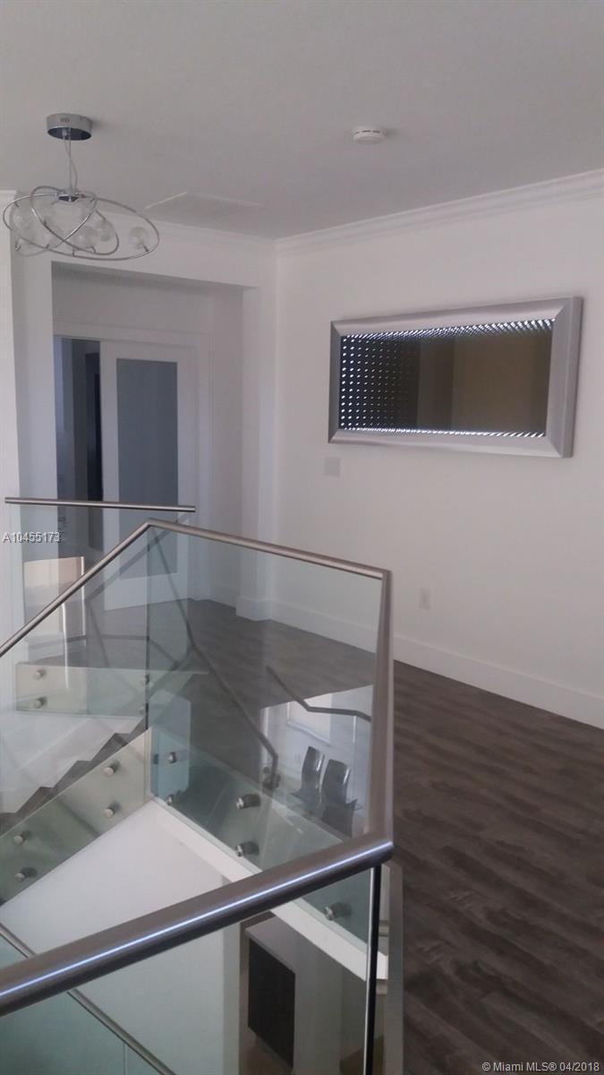 ISLANDS AT DORAL 1ST ADDN - Residential Lease