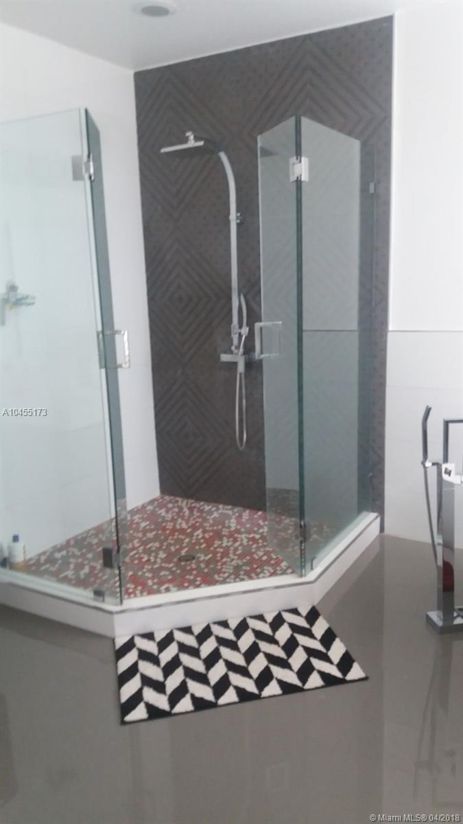 ISLANDS AT DORAL 1ST ADDN - Residential Lease