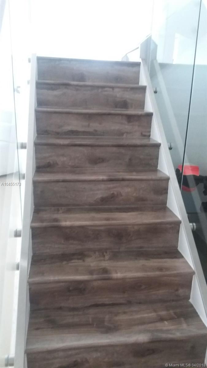 ISLANDS AT DORAL 1ST ADDN - Residential Lease