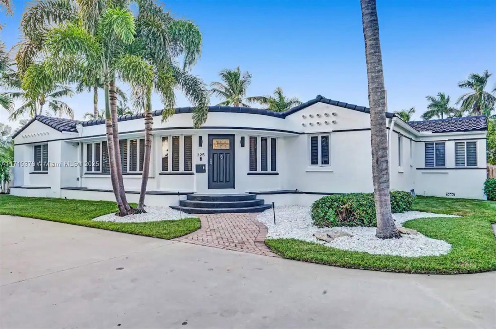 HOLLYWOOD LAKES SECTION - Residential Lease