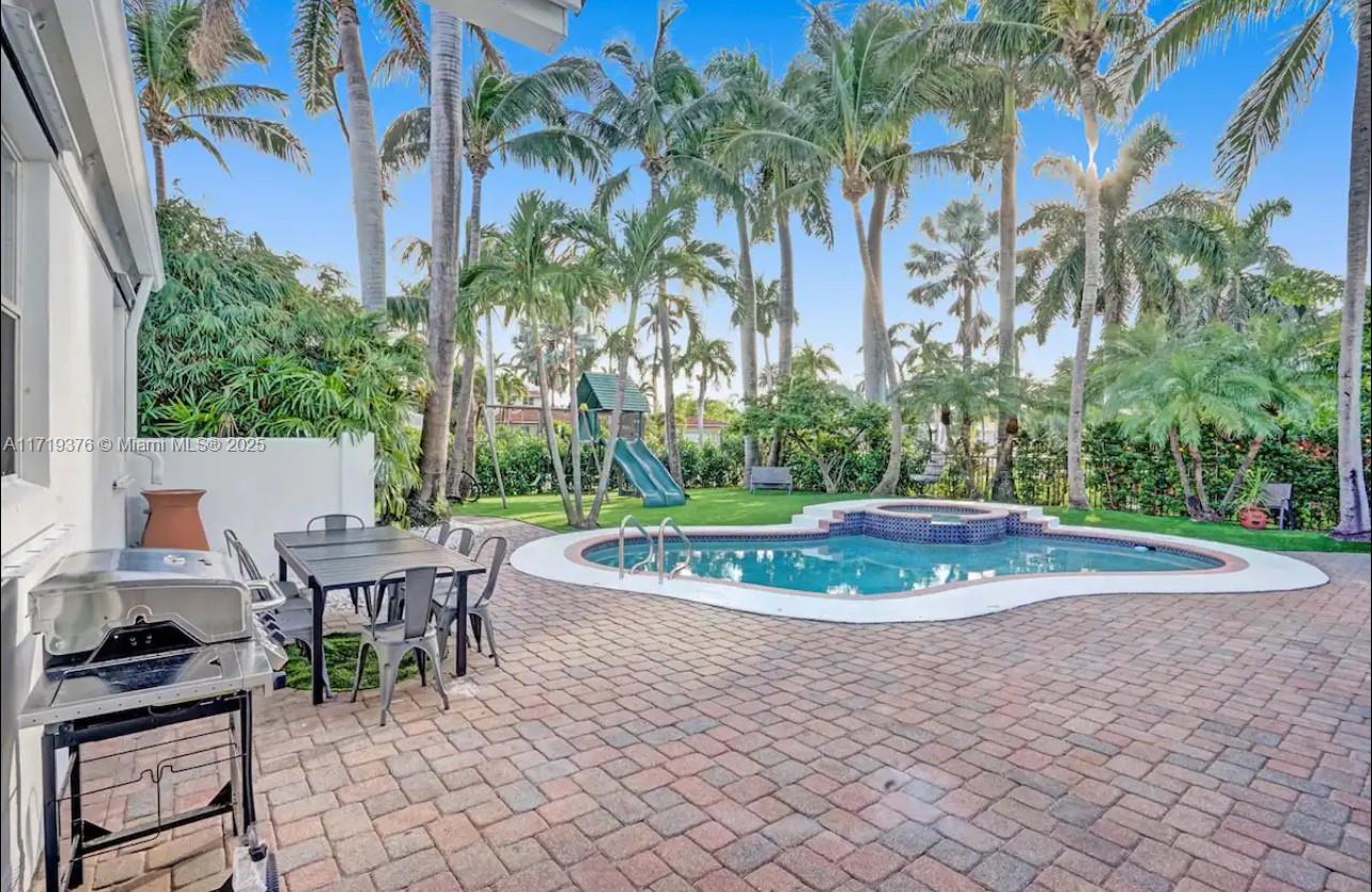 HOLLYWOOD LAKES SECTION - Residential Lease