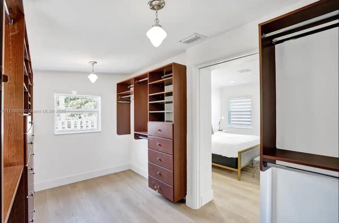 HOLLYWOOD LAKES SECTION - Residential Lease