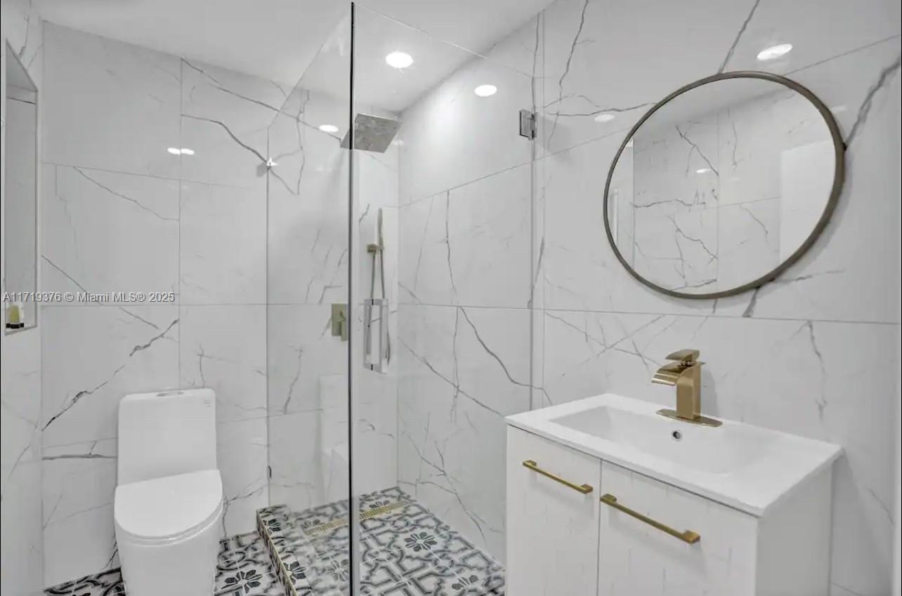 HOLLYWOOD LAKES SECTION - Residential Lease