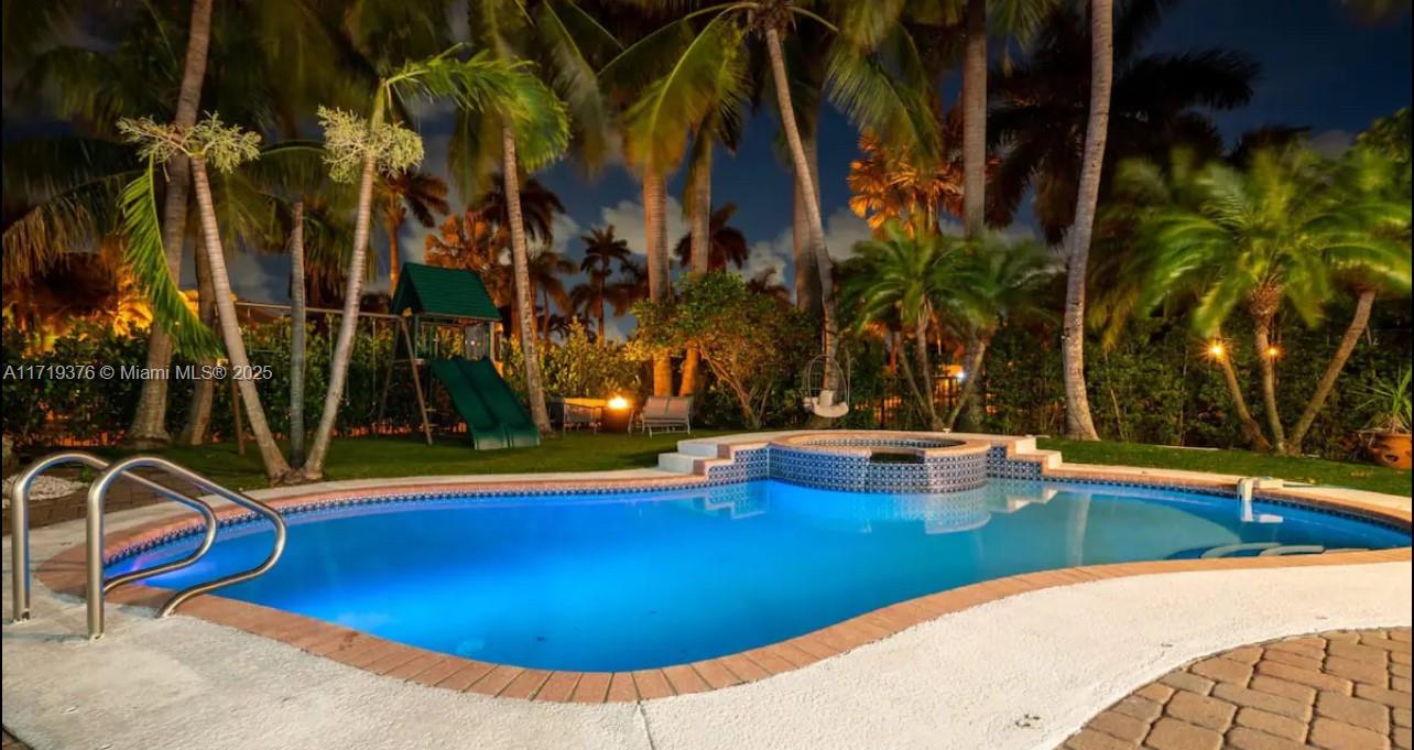 HOLLYWOOD LAKES SECTION - Residential Lease