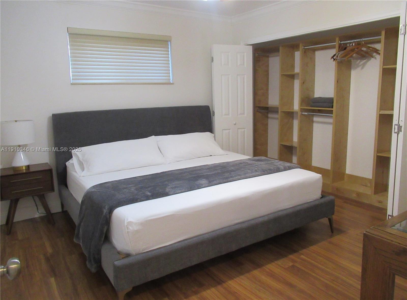 HOLLYWOOD HILLS 1965 - Residential Lease