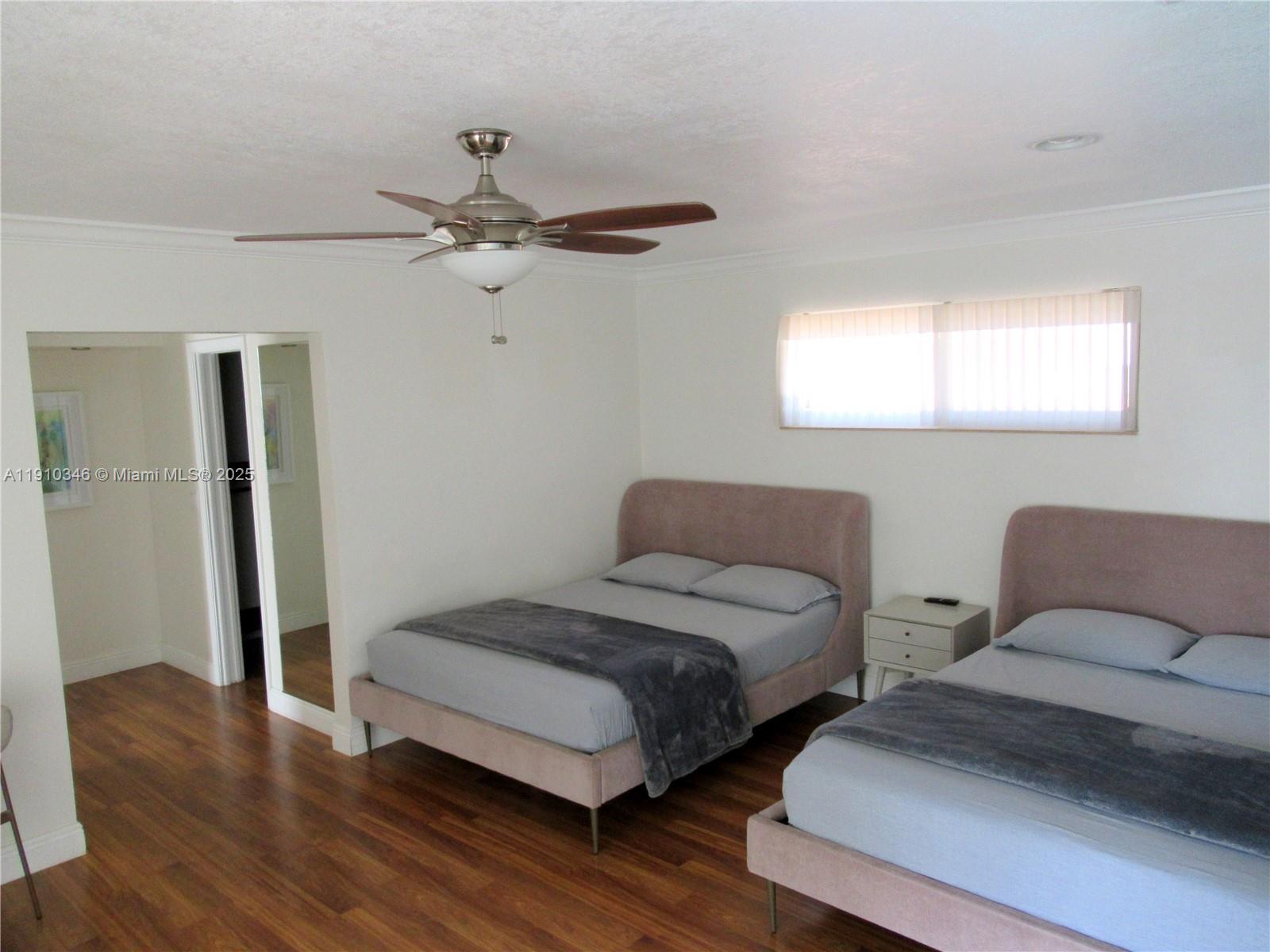 HOLLYWOOD HILLS 1965 - Residential Lease