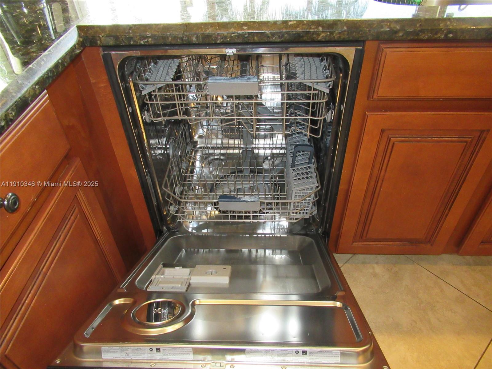 HOLLYWOOD HILLS 1965 - Residential Lease