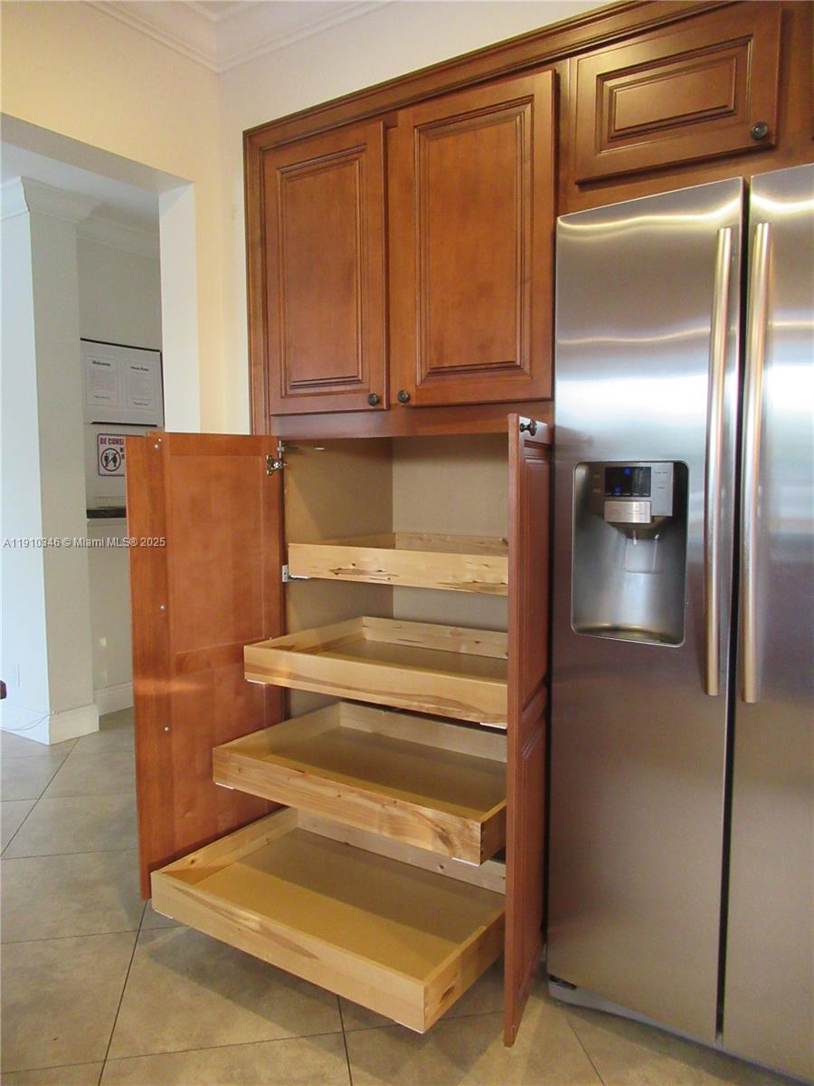 HOLLYWOOD HILLS 1965 - Residential Lease