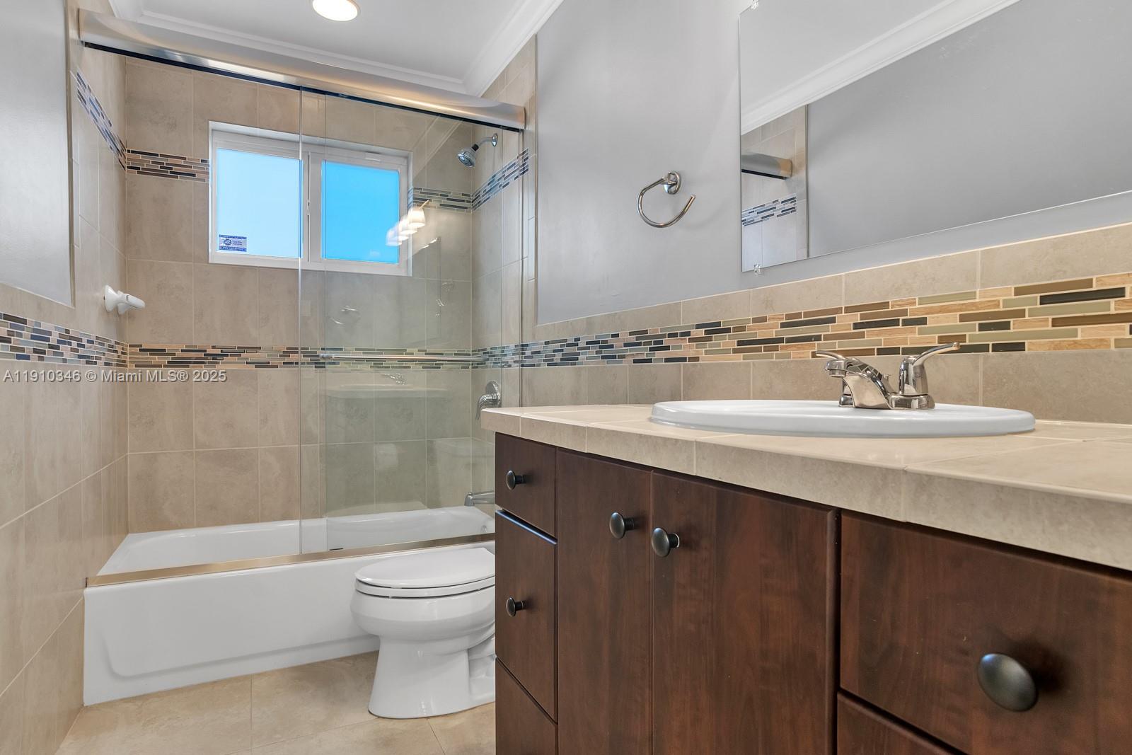 HOLLYWOOD HILLS 1965 - Residential Lease